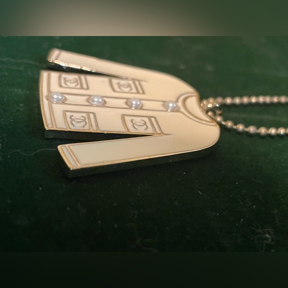 Chanel Ivory Cardigan Bag Charm - Picture 4 of 6